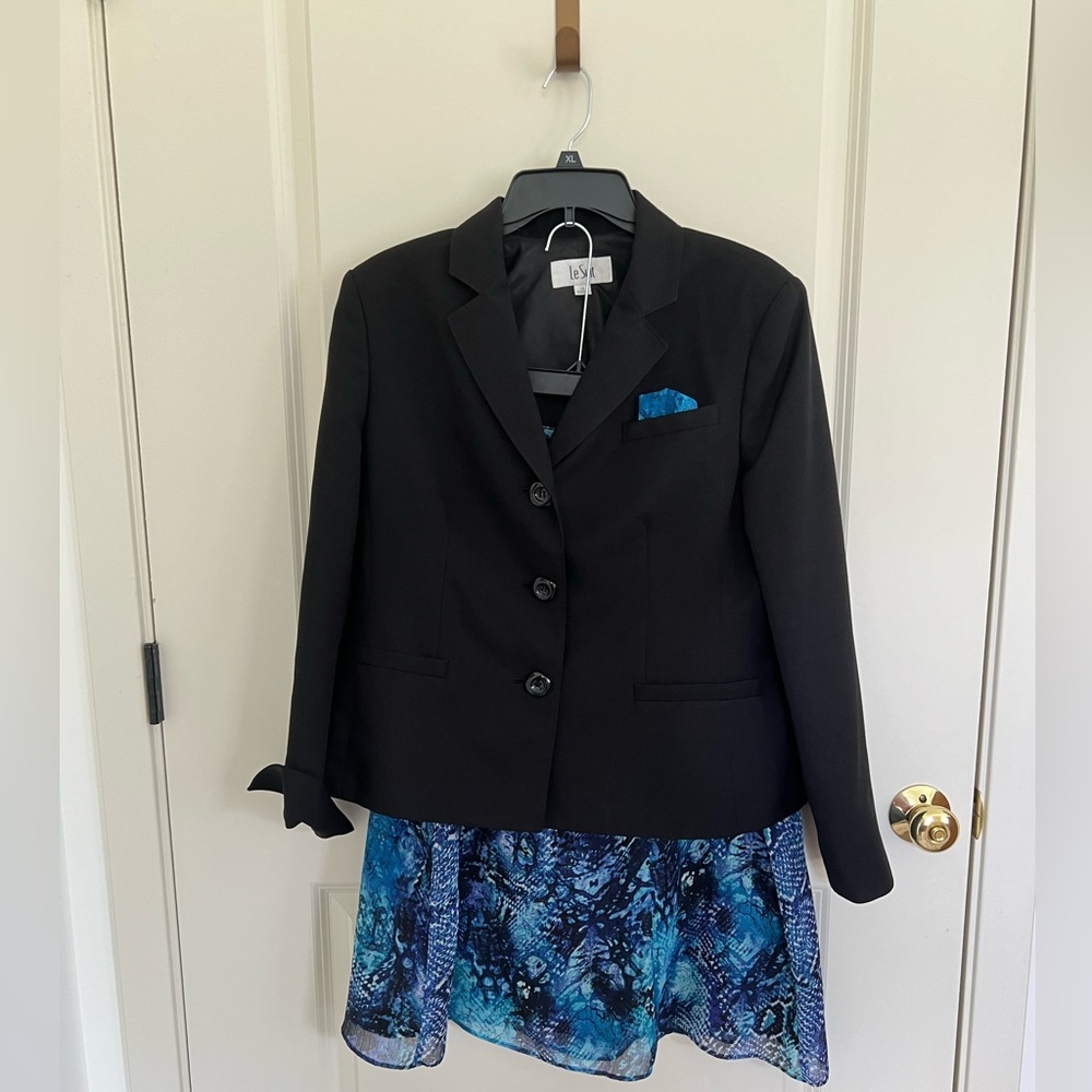 Le Suit Two-Piece Blazer and Skirt Suit, size 14